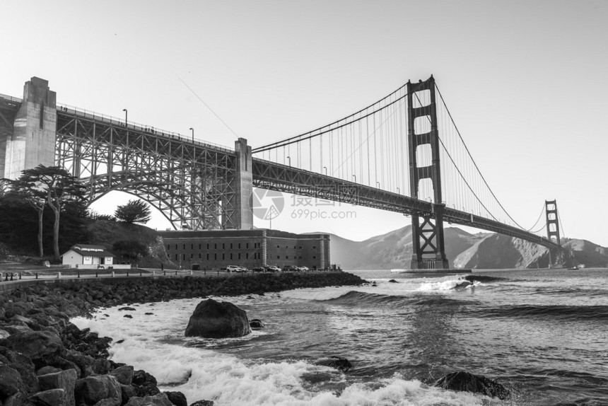 金门大桥黑白图片