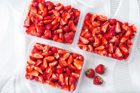 塑料盒装的草莓图片