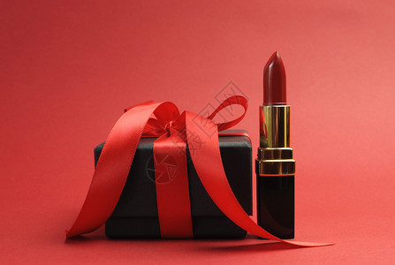 美丽的奢华的红口和黑盒礼物背景图片
