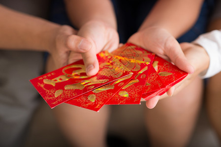越南红信封在Tet节用钱图片