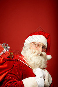 圣诞老人的肖像带着礼物和照图片