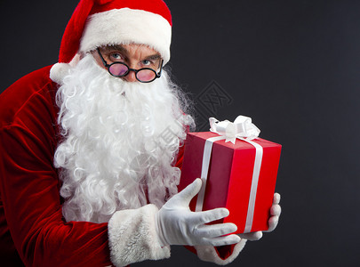 带礼物的圣诞老人图片