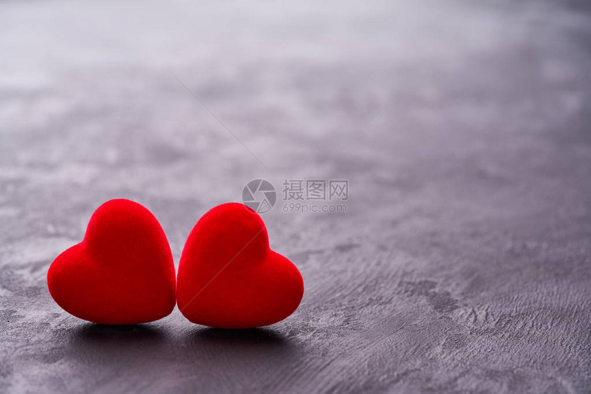 情人节背景的两颗红心图片