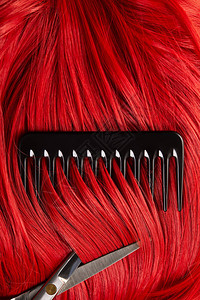红色头发的顶端视图图片