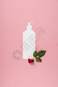 用玫瑰花瓣和叶子有机化妆品切掉一瓶液肥皂图片