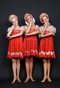 三个俄罗斯美女图片