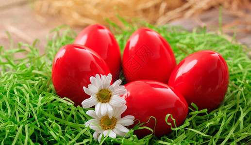 红复活节鸡蛋和图片