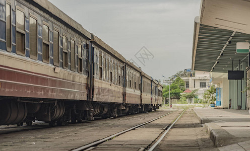 越南大车站的快速列车背景图片