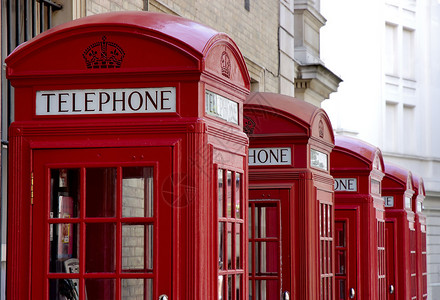 英国伦敦红线电话亭的一排图片