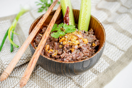 蒸全麦传统泰国米是健康和清洁图片