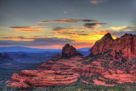 日落后的亚利桑那红岩HDR图像图片
