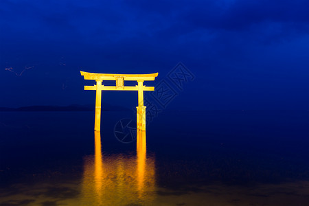 日本海中的白须神社图片