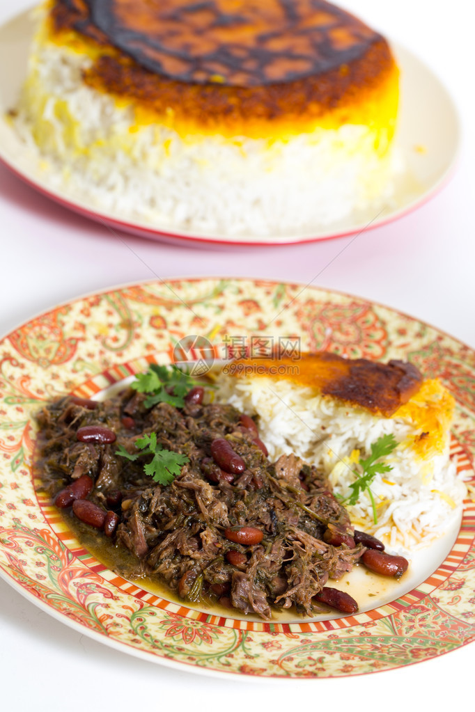 伊朗普西安草和羊肉Koresh配有波斯红花大米肉类慢地被面纱椰子和扇图片