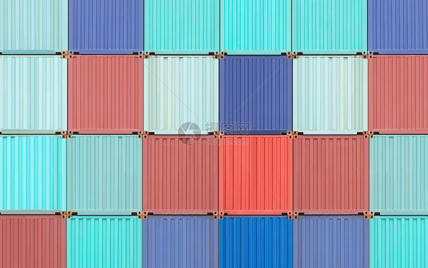 船坞集装箱运输的彩色堆栈图片