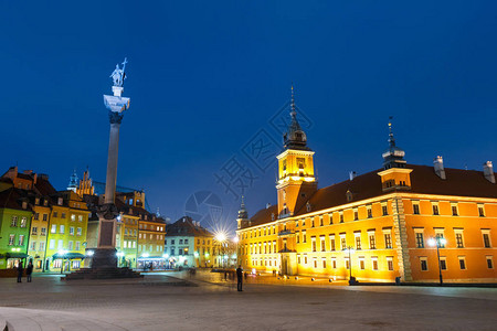 波兰华沙老城夜景图片