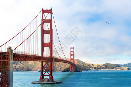 美国旧金山的红色金门大桥图片