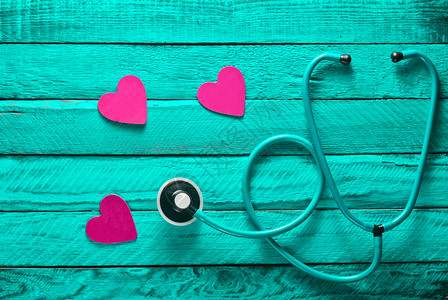 心脏病学设备倾听你的心关爱心脏的概念听诊器图片
