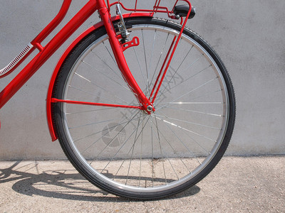 自行车轮的细节图片