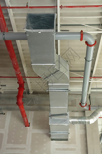 钢制空调管道在工业建筑中的新安装图片