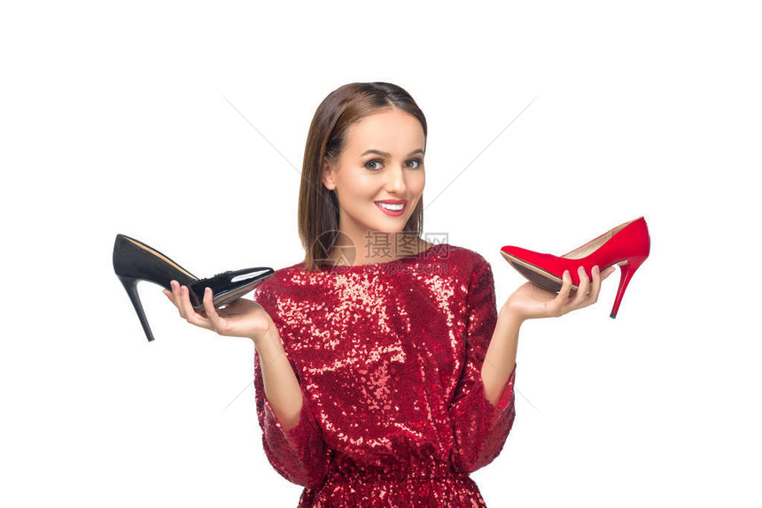穿着红色礼服的年轻美女穿着高脚鞋笑着图片