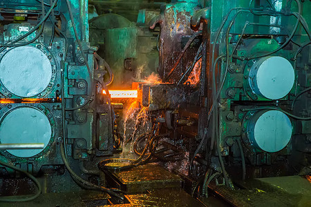 冶金厂连铸机工作过程图片