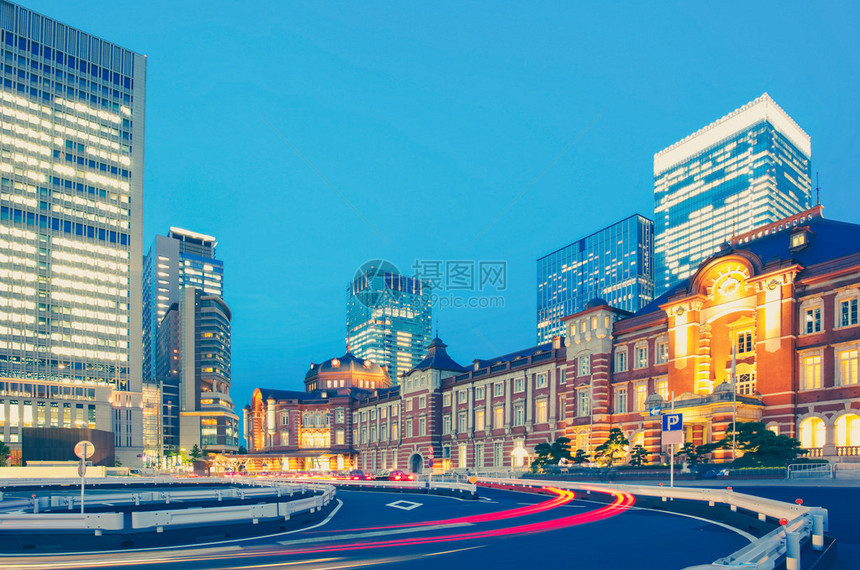 暮光之城的东京火车站和东京高层建筑图片