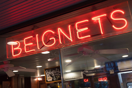 路易斯安那州新奥尔良面包店的Beignets霓虹灯广告背景图片