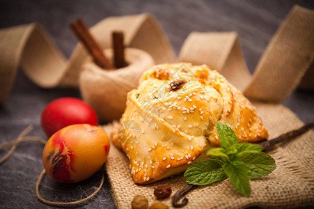 传统的塞浦路斯复活节奶酪派Fl图片