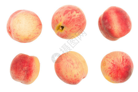 在白色背景中隔离的成熟桃子图片