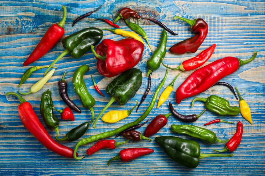 色彩多的辣椒混合不同的形状和颜图片
