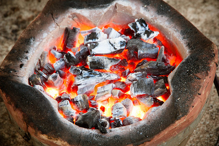 木炭炉灶图片