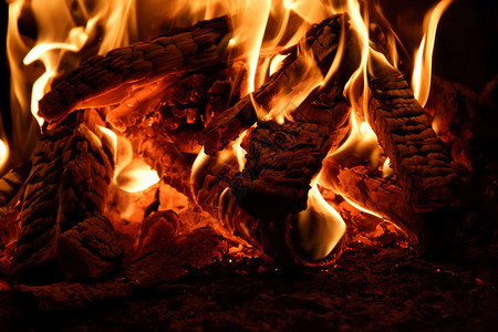 烧烤炉的火图片