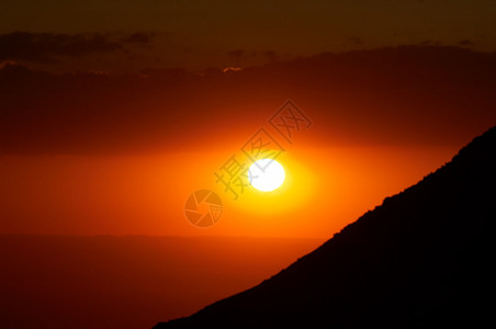 日落和山丘图片