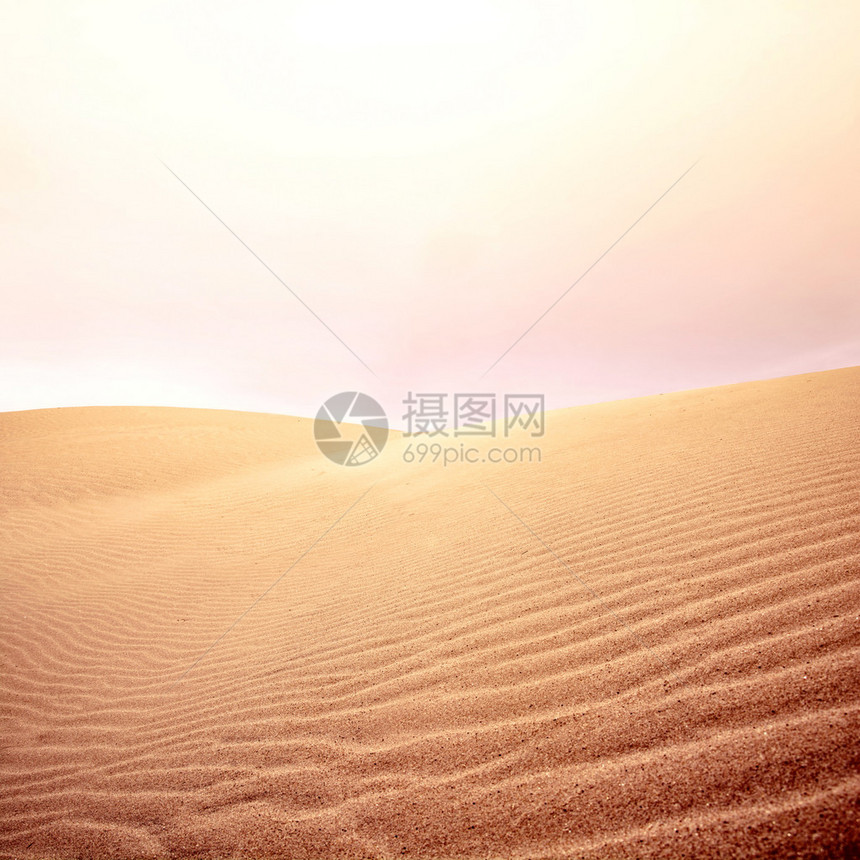 沙丘和天空沙漠的热图片
