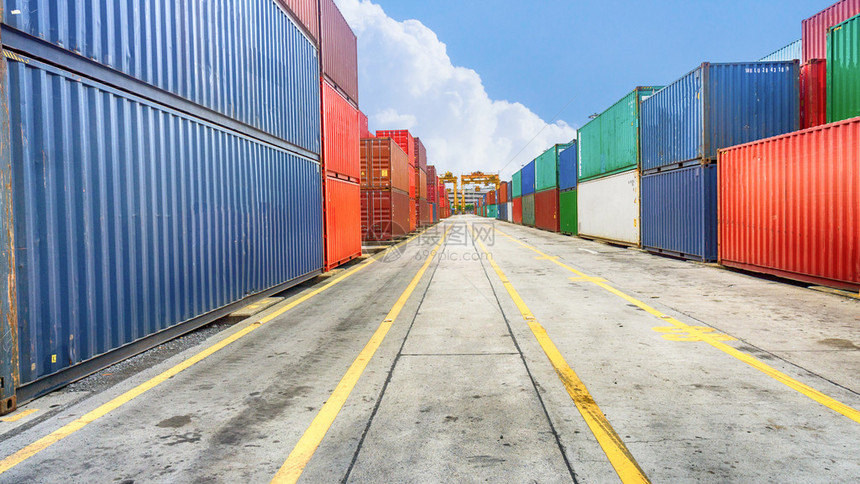 商业和物流货物运输和储存设备集装箱运输和黄线透图片