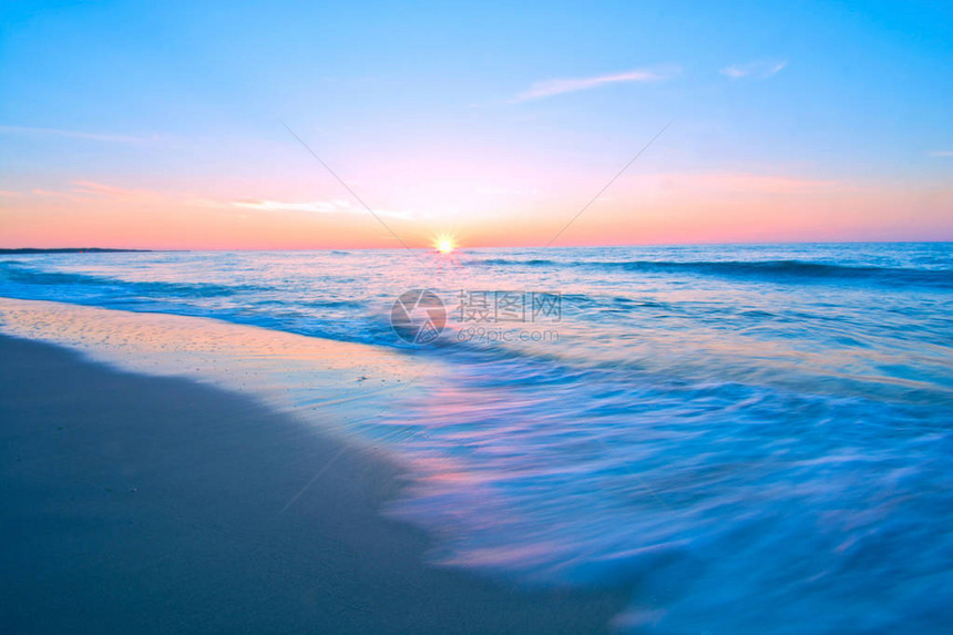 海浪和日落蓝色海景模图片