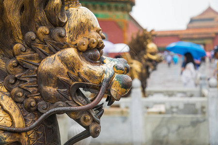 北京紫禁城镀金狮子雕像图片