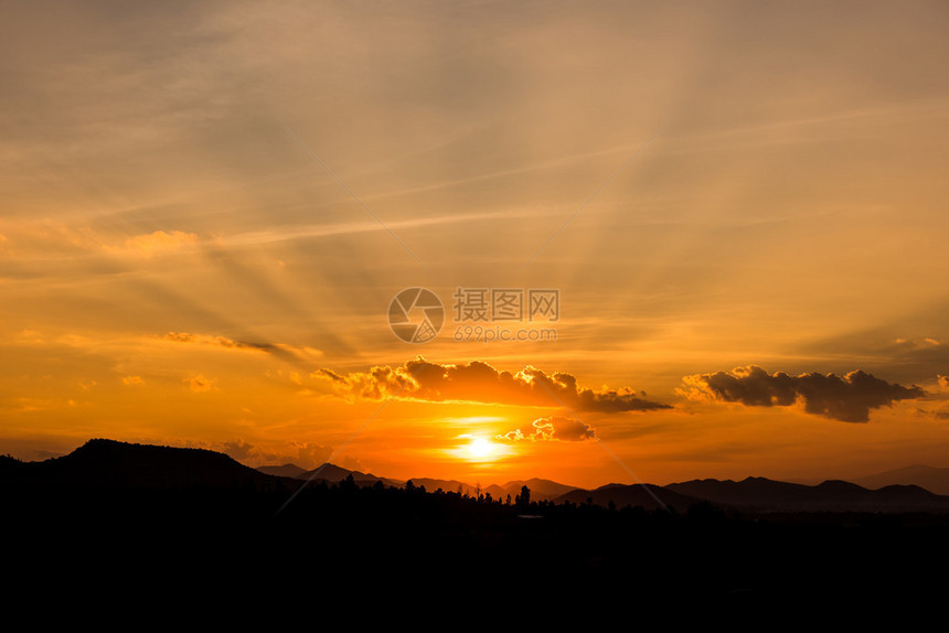 夕阳与光线图片