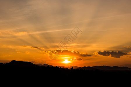 夕阳与光线图片