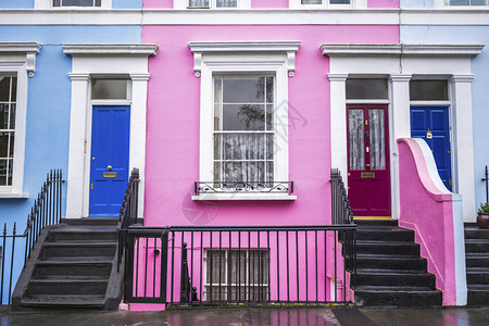 联合王国伦敦波托比略路附近诺丁山区粉红和蓝色传统多图片