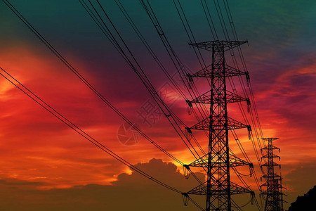剪影电力线杆和电线和五颜六色的日落天空图片