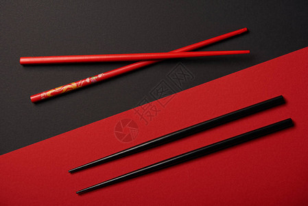 红色和黑色背景两套筷背景图片