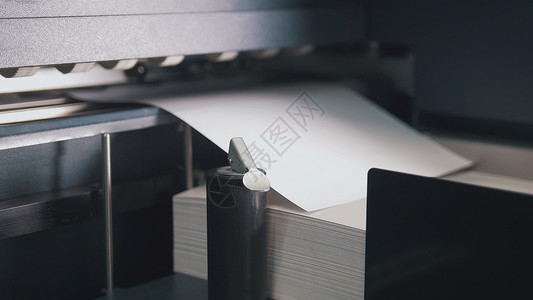 印刷机在印刷生产线上采取行动慢动作图片