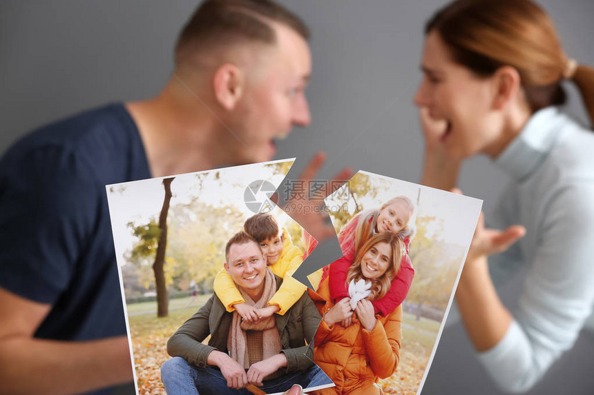 幸福家庭的照片被撕破的不快乐夫妇图片