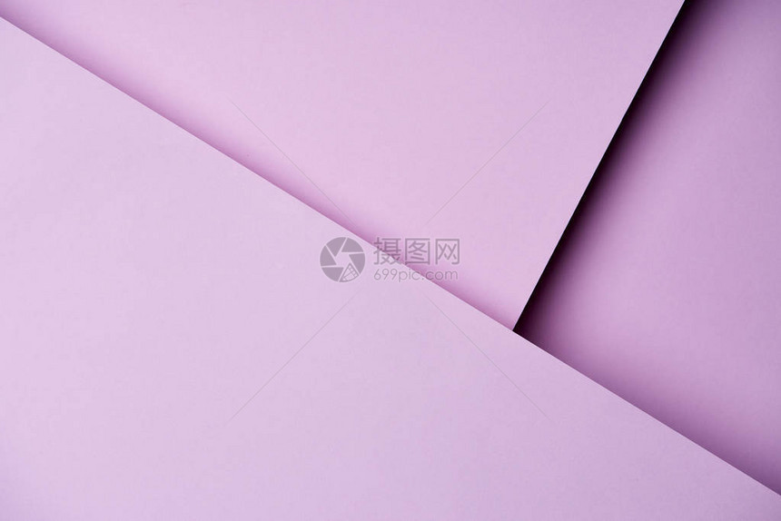 浅紫色调背景中的纸张图片