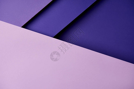 紫色调背景中的纸张背景图片