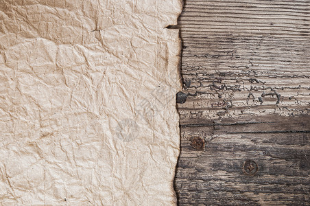 古老木墙上的古色香的空白羊皮纸图片