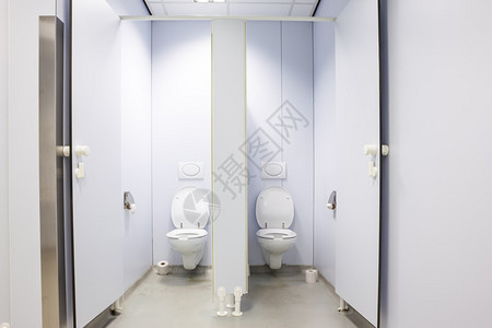 公共建筑中的公共厕所图片