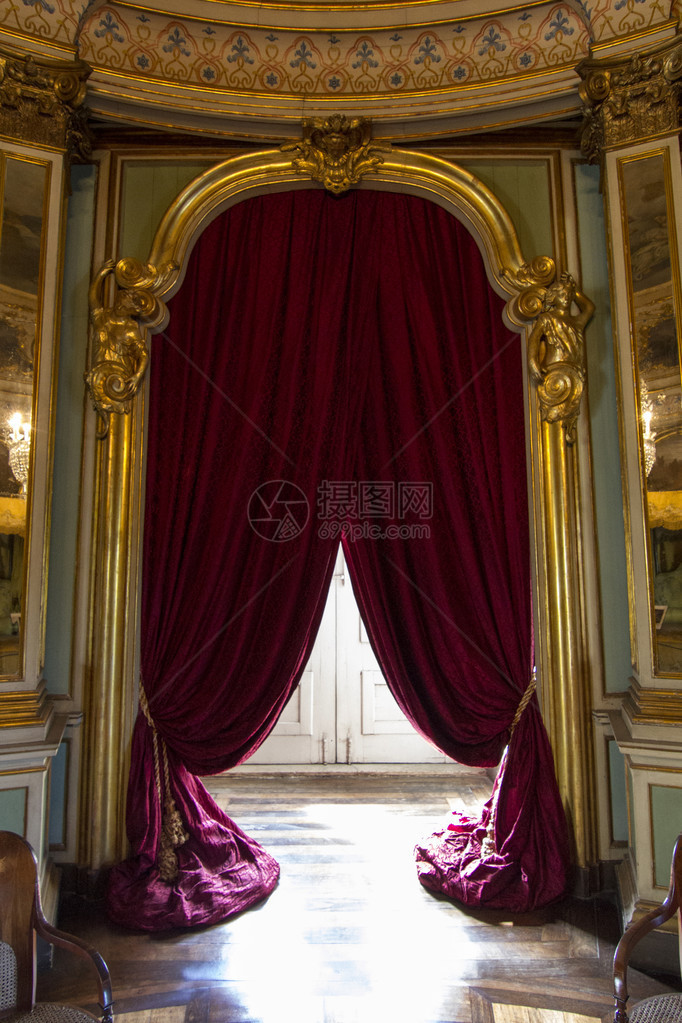 位于葡萄牙辛特拉Sintra的奎鲁兹宫内装饰了令图片