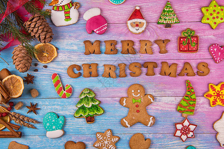 的姜饼和的圣诞节木制图片